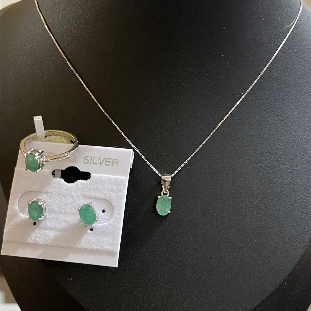 NWT Jewelry Set Natural Emerald Ring S6, Earring, Pendant 925 Silver